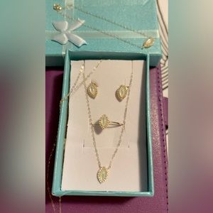 Brand new 18 karats Dubai gold